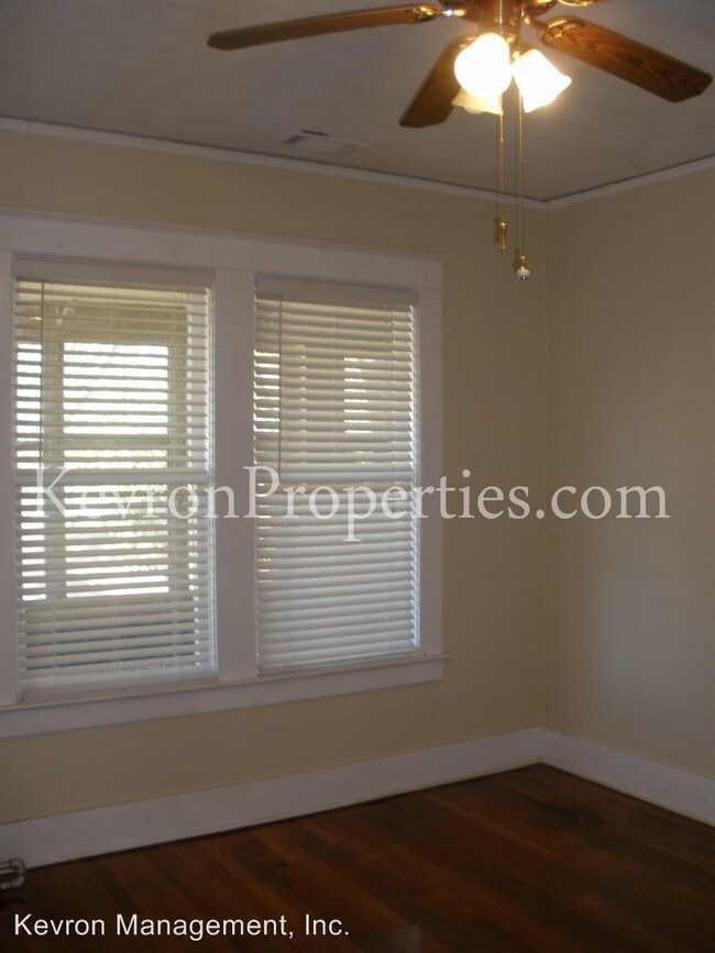 Building Photo - 3 br, 1 bath Apartment - 1563 Poplar Avenue