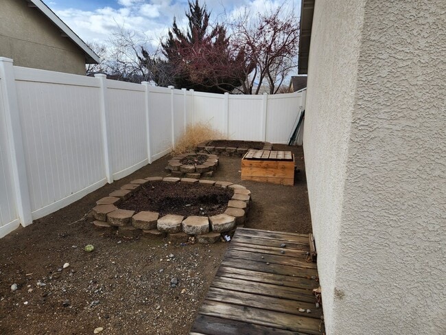 Building Photo - Beautiful Fernley home