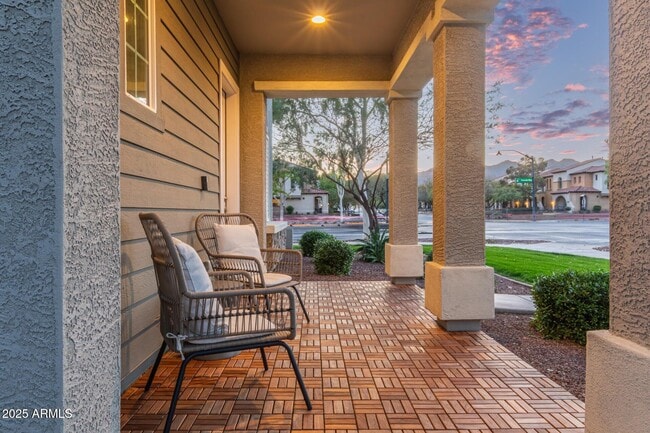 Building Photo - 21073 W Sunrise Ln