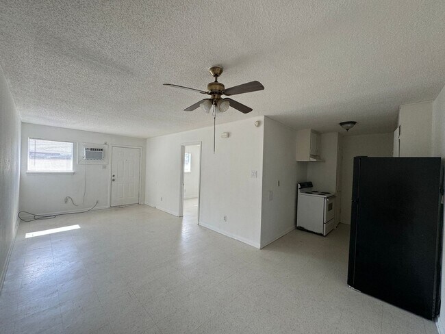 Building Photo - 503 Sunset Ln