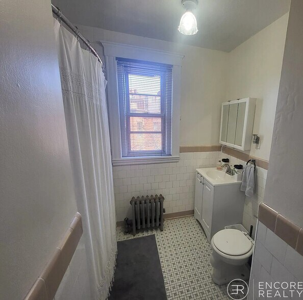 Building Photo - 16 Lakeville Rd