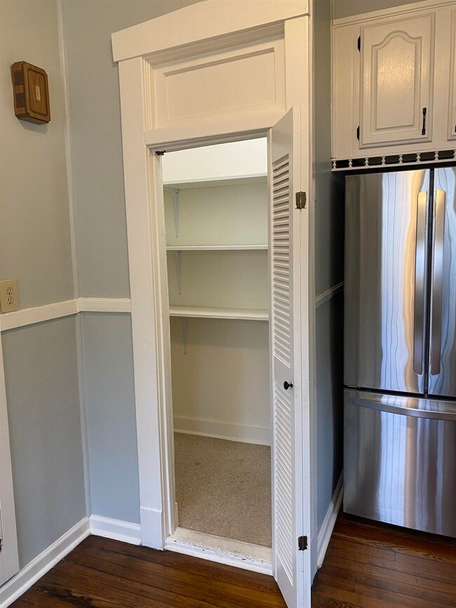 Building Photo - 2307 Evelyn Ave