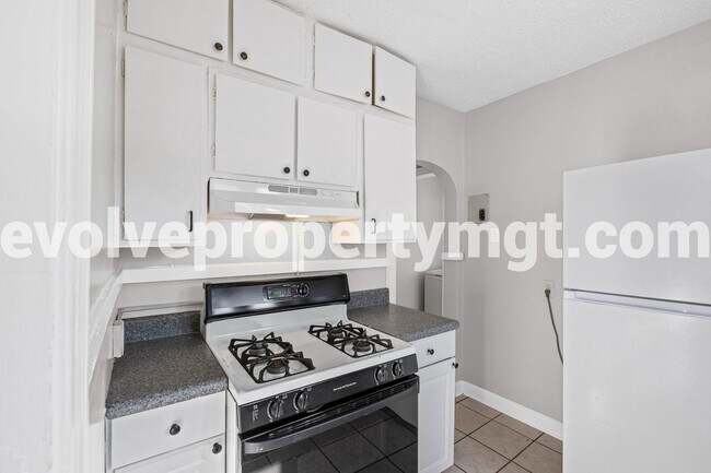 Building Photo - 3610 Kearney Ave