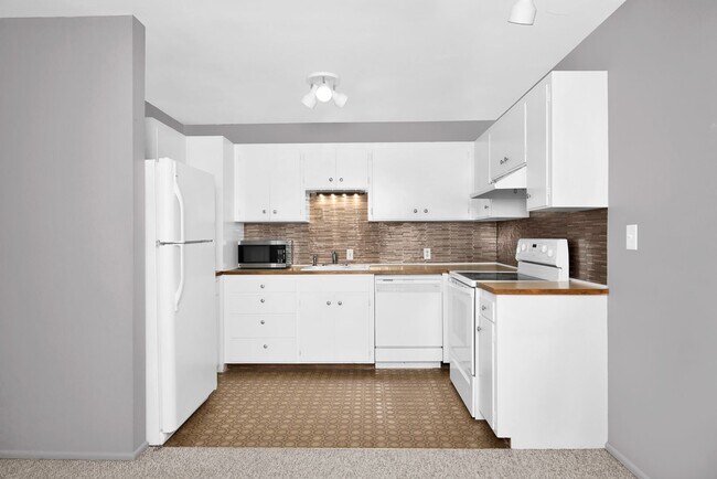 Building Photo - Bellevue Square 1 Bedroom Condo