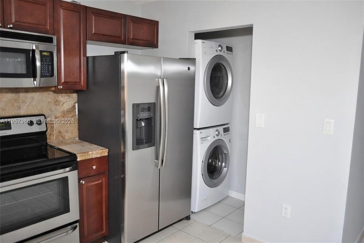 Building Photo - 6100 SW 130th Ave