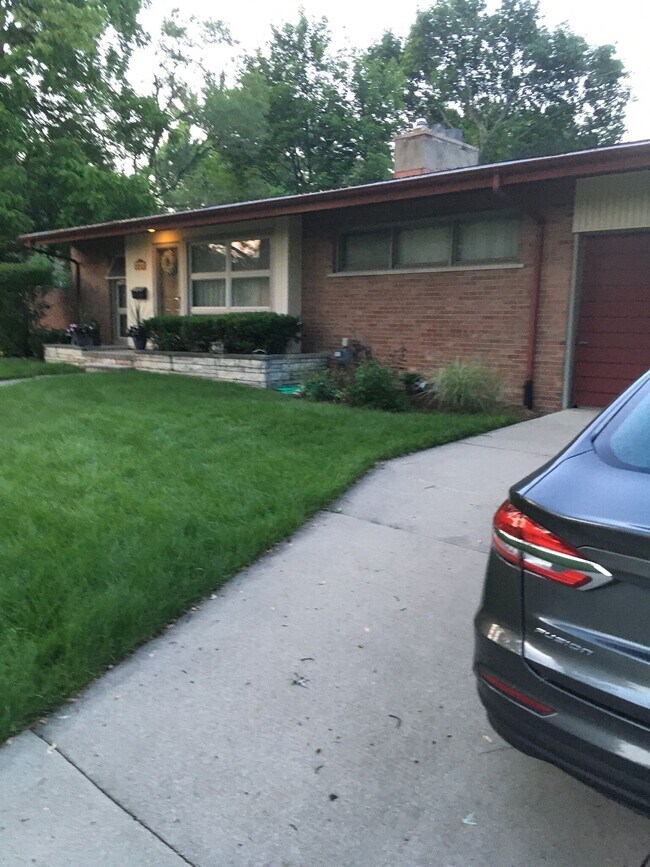 27270 Red Leaf Ln 27270 Red Leaf Ln Southfield MI 48076 Apartment