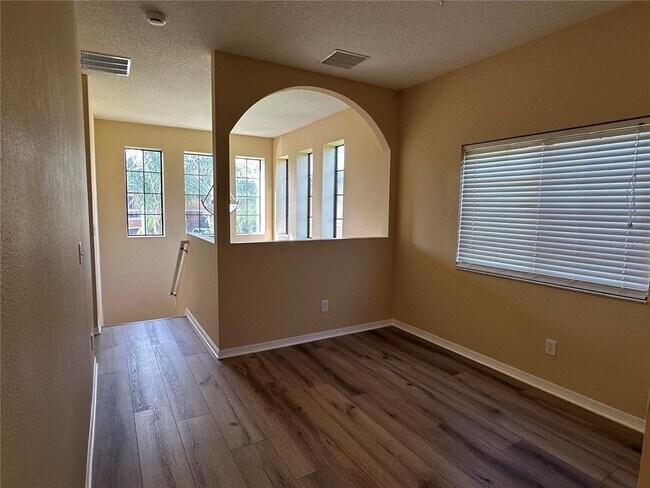 Building Photo - 30117 Mossbank Dr