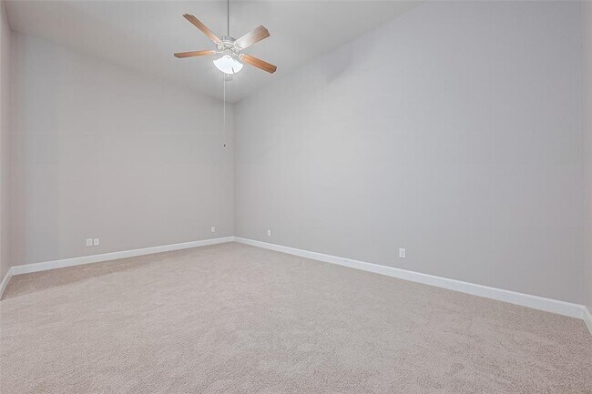 Building Photo - 5511 Highland Dr
