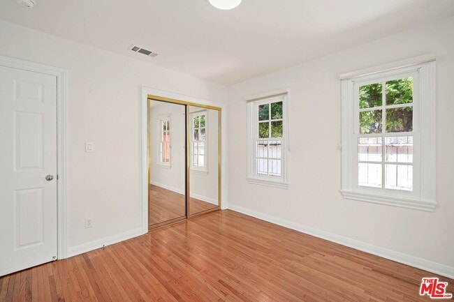 Building Photo - 424 12th St