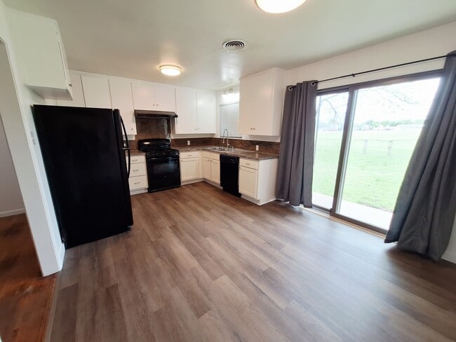 Building Photo - 907 Jefferis Ave