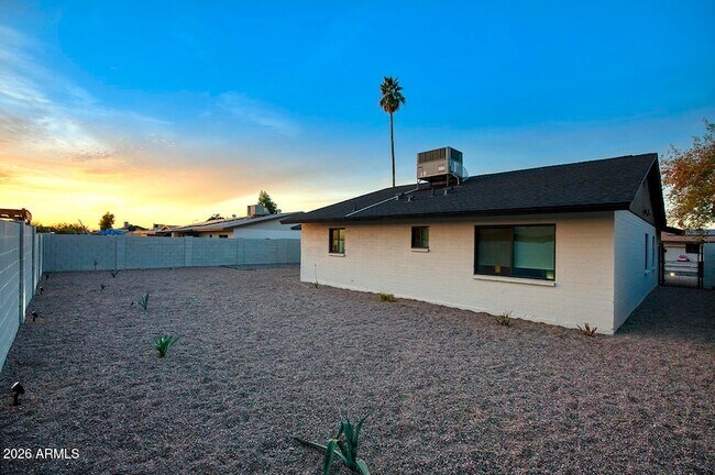 Building Photo - 8015 W Roma Ave