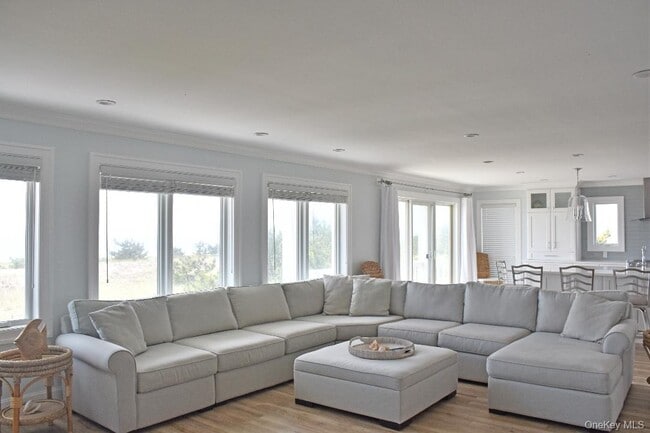 Building Photo - 561 Dune Rd