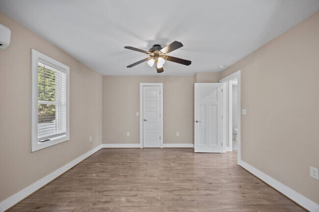 Building Photo - 251 Landwood Ln