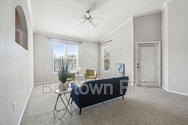 Building Photo - 10025 Courtney Palms Blvd