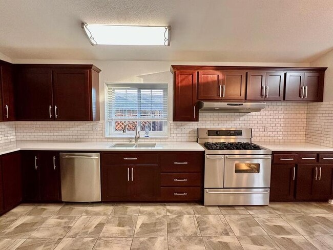 Building Photo - 148 Castlemont Dr