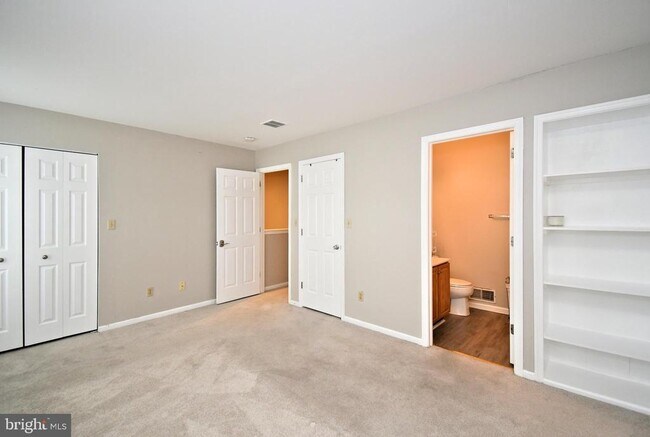 Building Photo - 4258 Red Oak Ct