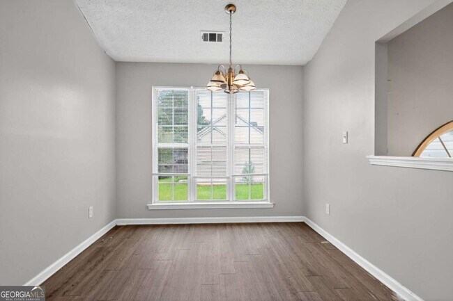 Building Photo - 5470 Twin Lakes Dr