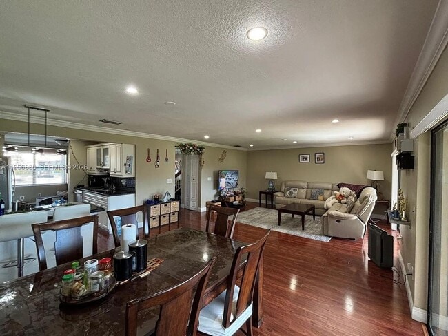 Building Photo - 232 Lakeside Cir