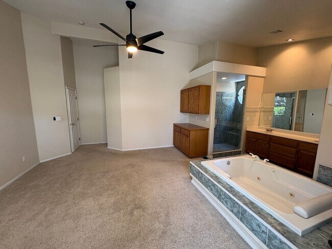 Building Photo - 1523 E Monte Vista Ct