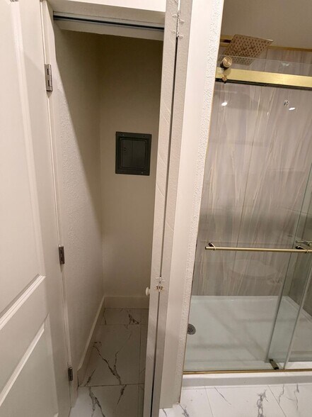 Building Photo - 1204 E Hamilton Ave