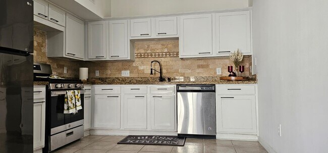 Building Photo - 11841 Spring Grove Dr