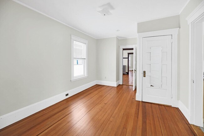 Building Photo - 7 Castleton St