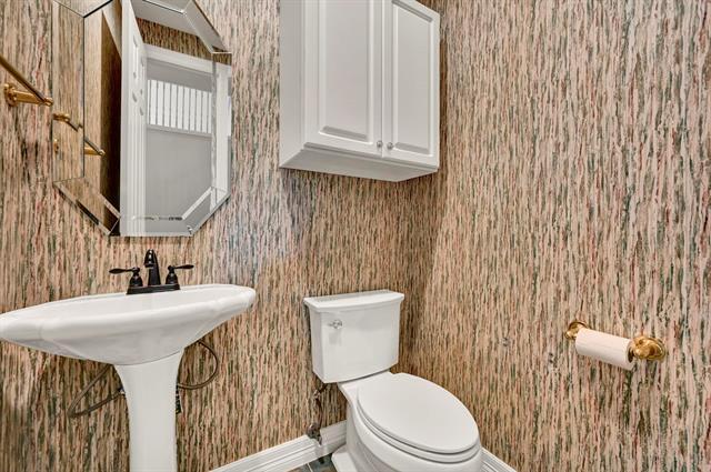 Building Photo - 306 Canyon Lake Dr