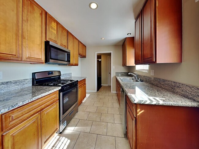 Building Photo - 10757 Valley View Ave