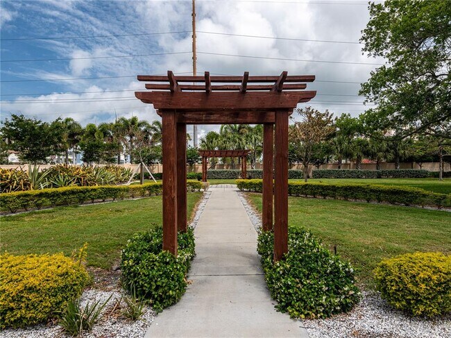 Building Photo - 5108 Brittany Dr S