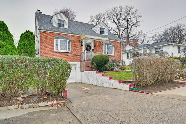 Building Photo - 80 W Kingsbridge Rd