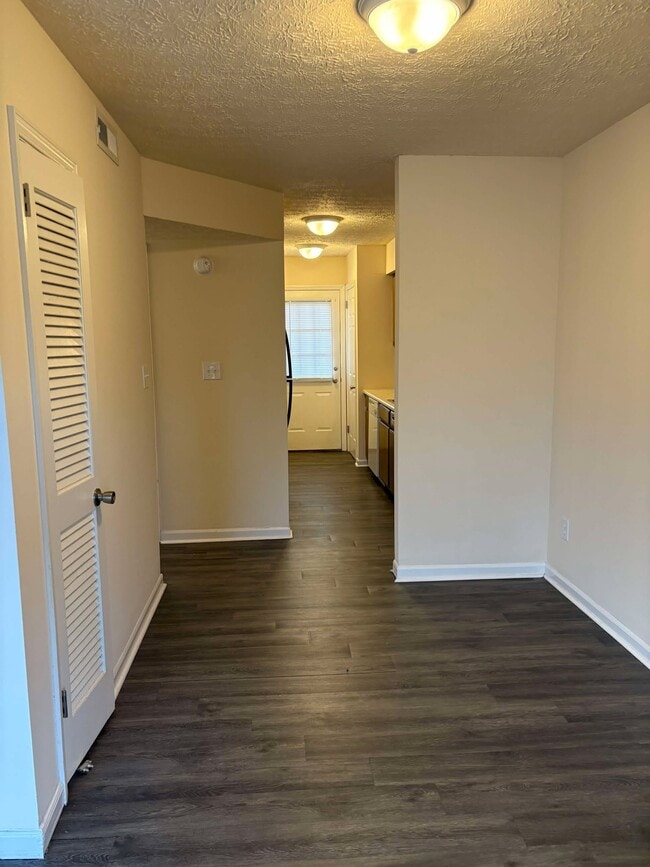 Building Photo - 1301 Kenilwood Way