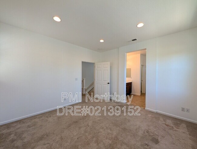 Building Photo - 564 Primitivo Ct