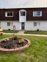 Building Photo - 2734 Center St