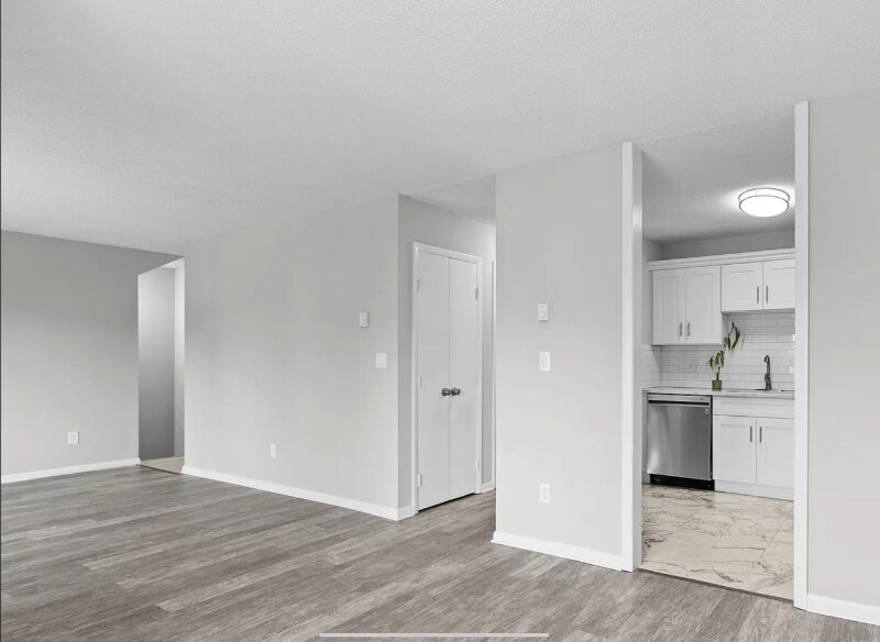 Building Photo - 19 Somers St