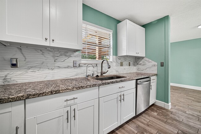 Building Photo - 7111 Tara Dr