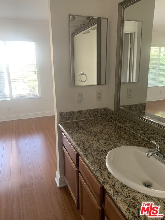 Building Photo - 355 N Maple St