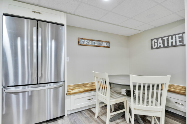 Breakfast nook - 4340 Lake Laurel Dr SE