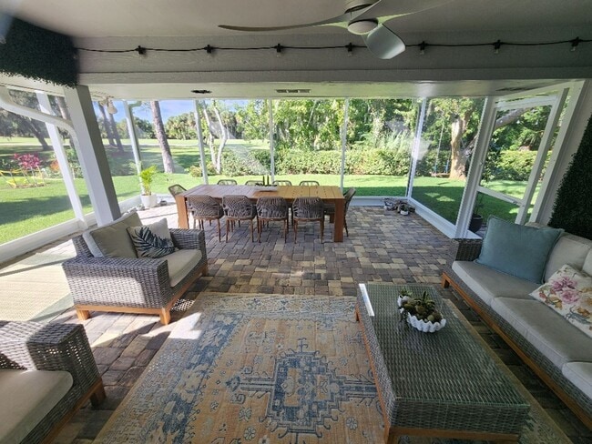 Building Photo - Gorgeous Hidden Lakes 3/2/2 Home
