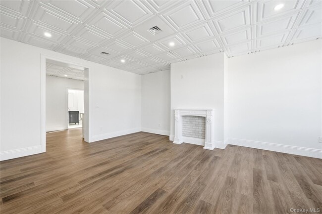 Building Photo - 13 W Hoffman Ave