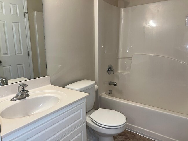 Building Photo - 201 Satomi Way