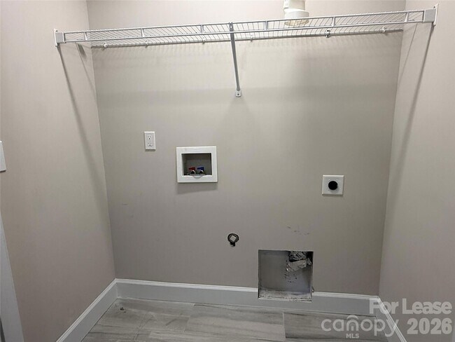 Building Photo - 2550 No Mans Ave