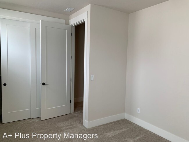 Building Photo - 5 br, 3.5 bath House - 7156 N Hourglass Dr