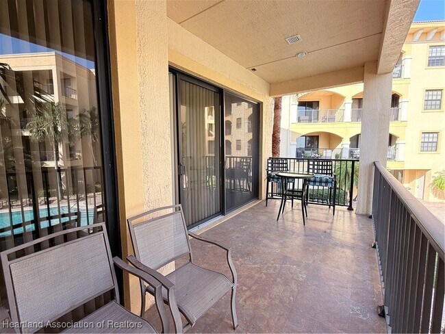 Building Photo - 2351 Lakeview Dr