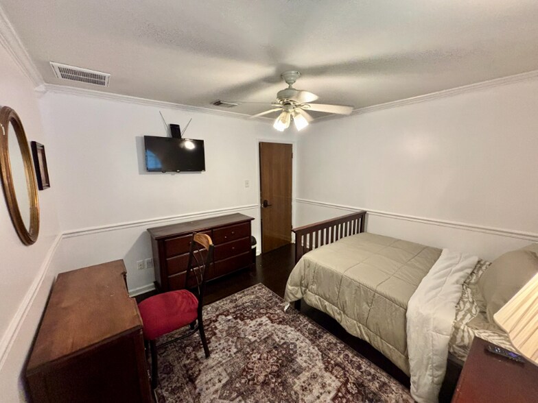 Building Photo - 9319 Rentur Dr