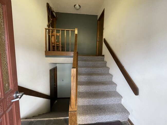 Front entrance foyer - 3450 Chapel Ln