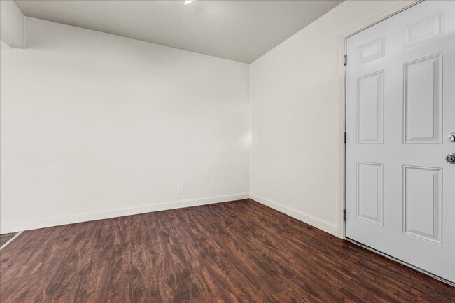 Building Photo - Upper Seaside 3 Bedroom / 1.5 Bath