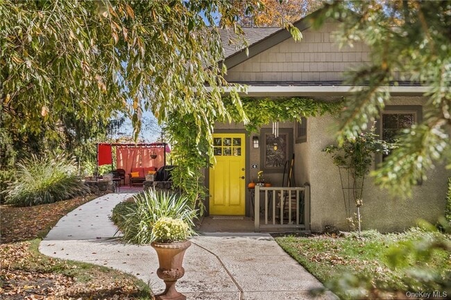 Building Photo - 4 Valley Trail