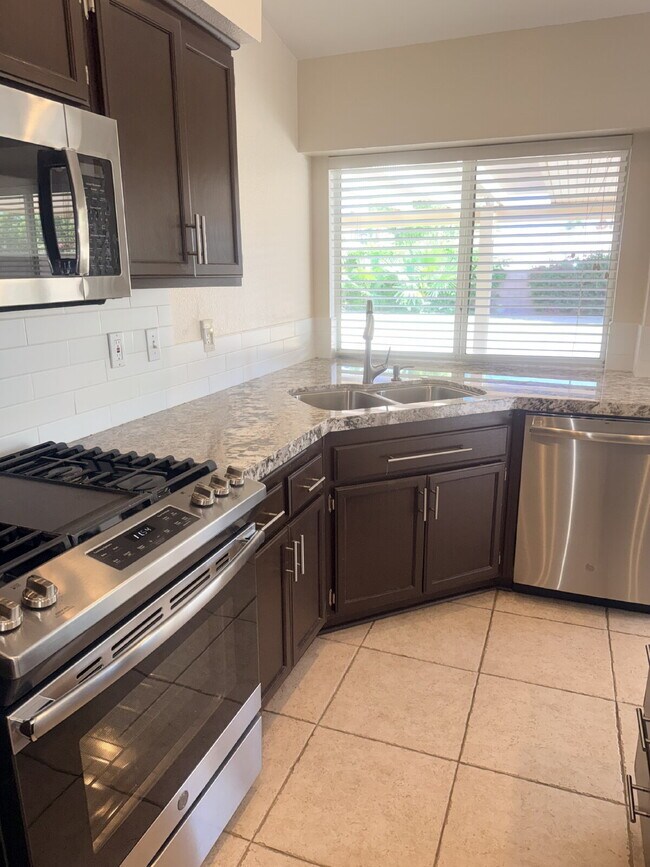 Building Photo - 3-Bedroom Home, Large Rear Yard! La Quinta, Long-term (1 Year) Rental