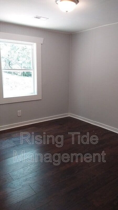 Building Photo - 1909 16th Ave N