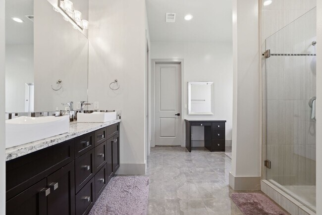 Building Photo - 3813 Calverhall Way